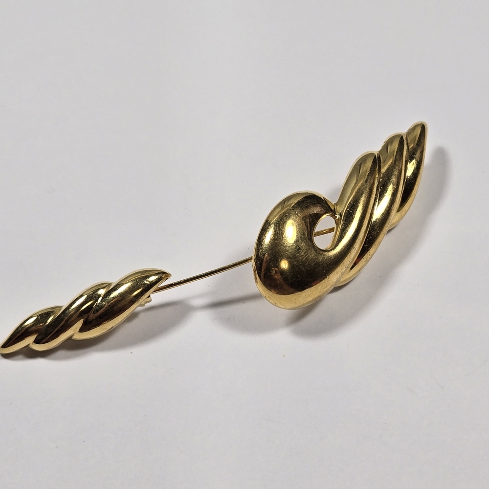 Napier Goldtone Twisted Brooch - Picture 2 of 9